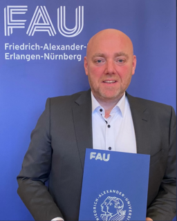 Towards entry "PD Dr. Marco Haumann zum außerplanmäßigen Professor ernannt"